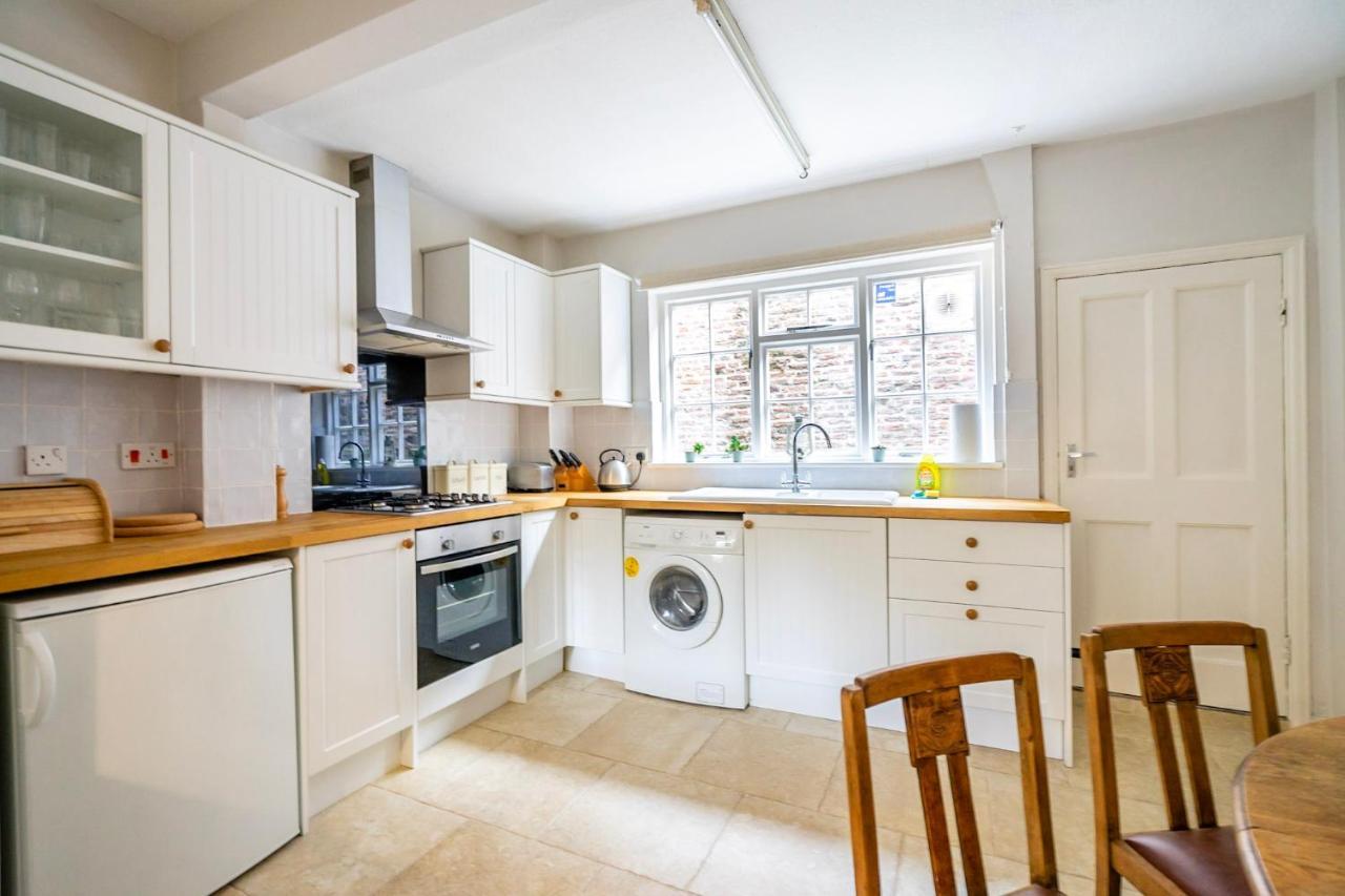 6 Monkbar Court York