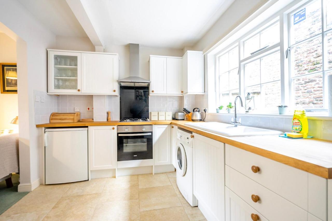 6 Monkbar Court Apartment